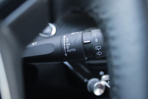 Peugeot 2008 1.2 100PK ALLURE PACK | ACHTERUITRIJ CAMERA | NAVIGATIE | APPLE CARPLAY/ANDROID AUTO | CRUISE CONTROL | DAB+ RADIO | KEYLESS START | CLIMATE CONTROL | ZWART DAK | 3-D COCKPIT | LED KOPLAMPEN | LICHTMETALEN VELGEN 17" |