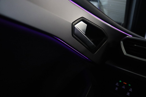 Seat Leon 1.5 eTSI FR / ACC / KEYLESS / CAMERA / SFEERVER. / CARPLAY