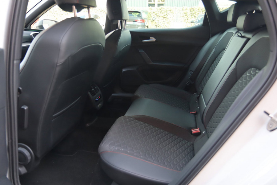 Seat Leon 1.5 eTSI FR / ACC / KEYLESS / CAMERA / SFEERVER. / CARPLAY