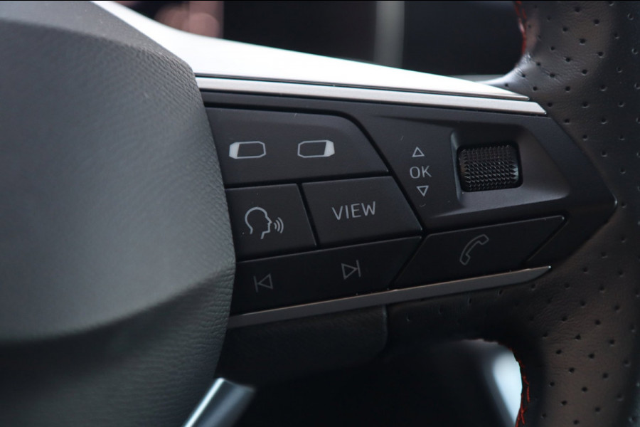 Seat Leon 1.5 eTSI FR / ACC / KEYLESS / CAMERA / SFEERVER. / CARPLAY