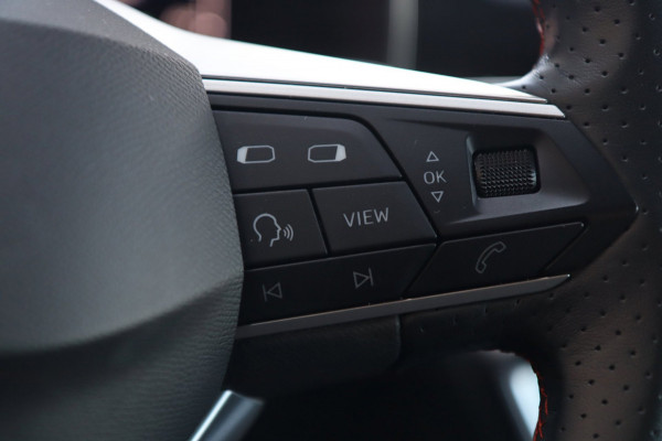 Seat Leon 1.5 eTSI FR / ACC / KEYLESS / CAMERA / SFEERVER. / CARPLAY