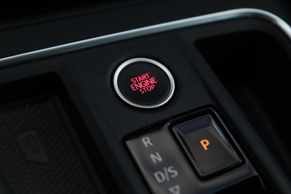 Seat Leon 1.5 eTSI FR / ACC / KEYLESS / CAMERA / SFEERVER. / CARPLAY