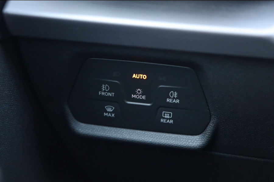 Seat Leon 1.5 eTSI FR / ACC / KEYLESS / CAMERA / SFEERVER. / CARPLAY