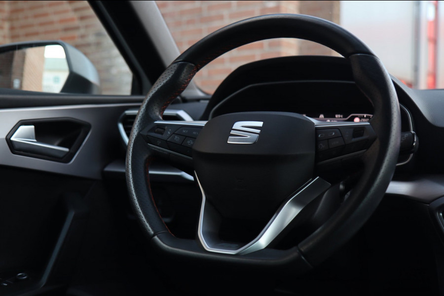 Seat Leon 1.5 eTSI FR / ACC / KEYLESS / CAMERA / SFEERVER. / CARPLAY