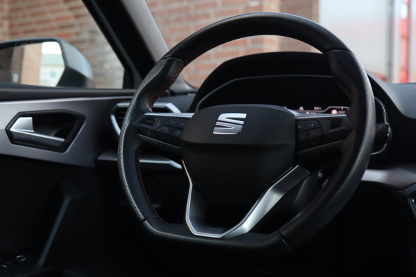 Seat Leon 1.5 eTSI FR / ACC / KEYLESS / CAMERA / SFEERVER. / CARPLAY