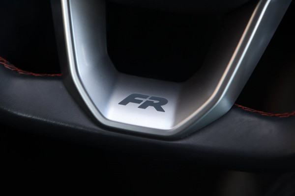 Seat Leon 1.5 eTSI FR / ACC / KEYLESS / CAMERA / SFEERVER. / CARPLAY