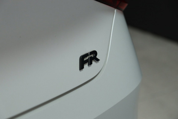 Seat Leon 1.5 eTSI FR / ACC / KEYLESS / CAMERA / SFEERVER. / CARPLAY