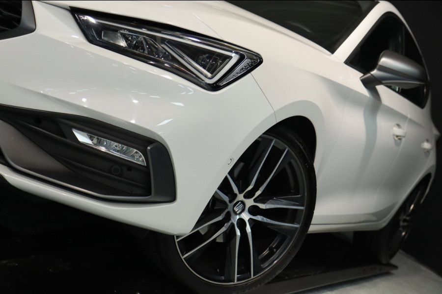 Seat Leon 1.5 eTSI FR / ACC / KEYLESS / CAMERA / SFEERVER. / CARPLAY