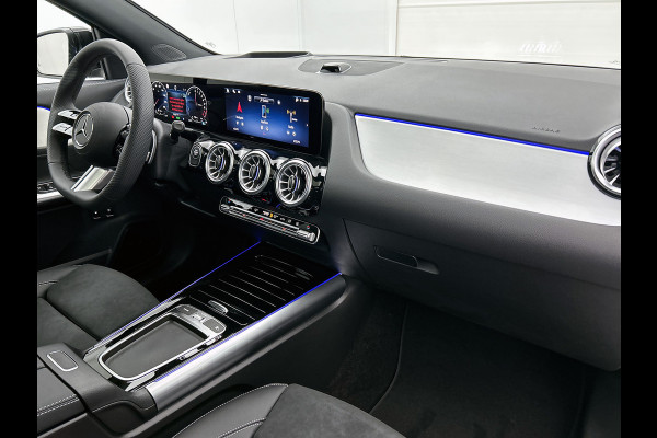 Mercedes-Benz GLA 250 e Business Solution AMG | Premium Plus pakket | Panoramaschuifdak | Kofferdrempel in chroom | Dakrailing | Stuurschakelpaddles | Smartphone Integratie |