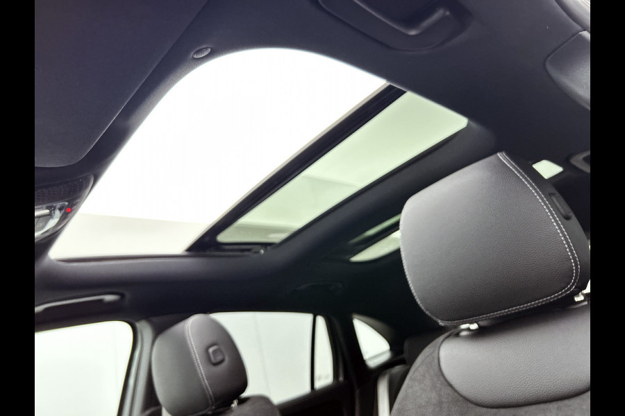 Mercedes-Benz GLA 250 e Business Solution AMG | Premium Plus pakket | Panoramaschuifdak | Kofferdrempel in chroom | Dakrailing | Stuurschakelpaddles | Smartphone Integratie |
