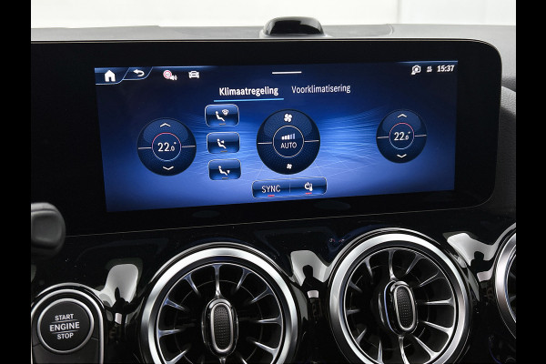 Mercedes-Benz GLA 250 e Business Solution AMG | Premium Plus pakket | Panoramaschuifdak | Kofferdrempel in chroom | Dakrailing | Stuurschakelpaddles | Smartphone Integratie |