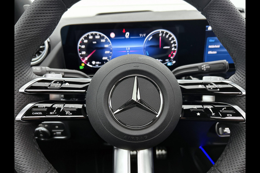 Mercedes-Benz GLA 250 e Business Solution AMG | Premium Plus pakket | Panoramaschuifdak | Kofferdrempel in chroom | Dakrailing | Stuurschakelpaddles | Smartphone Integratie |