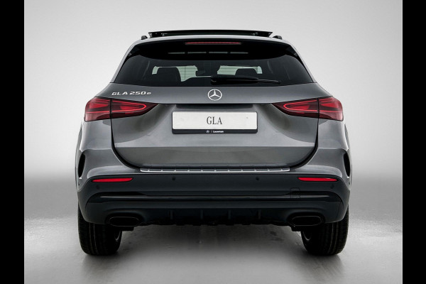 Mercedes-Benz GLA 250 e Business Solution AMG | Premium Plus pakket | Panoramaschuifdak | Kofferdrempel in chroom | Dakrailing | Stuurschakelpaddles | Smartphone Integratie |