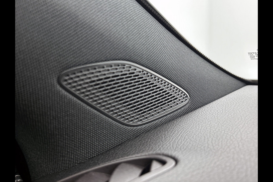 Mercedes-Benz GLA 250 e Business Solution AMG | Premium Plus pakket | Panoramaschuifdak | Kofferdrempel in chroom | Dakrailing | Stuurschakelpaddles | Smartphone Integratie |