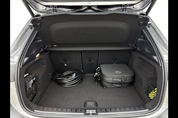 Mercedes-Benz GLA 250 e Business Solution AMG | Premium Plus pakket | Panoramaschuifdak | Kofferdrempel in chroom | Dakrailing | Stuurschakelpaddles | Smartphone Integratie |