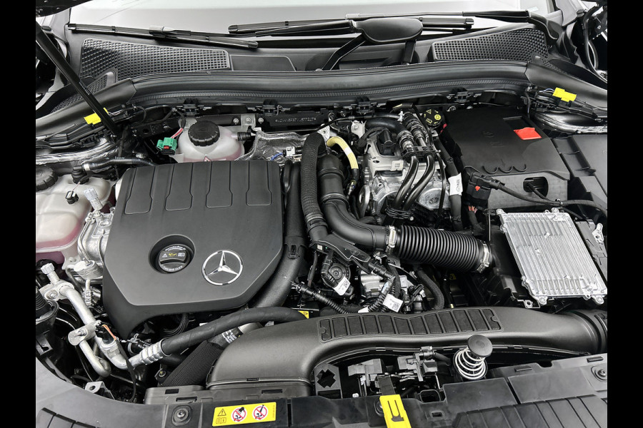 Mercedes-Benz GLA 250 e Business Solution AMG | Premium Plus pakket | Panoramaschuifdak | Kofferdrempel in chroom | Dakrailing | Stuurschakelpaddles | Smartphone Integratie |