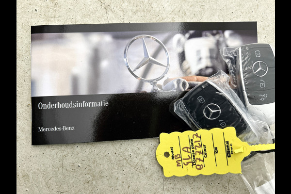 Mercedes-Benz GLA 250 e Business Solution AMG | Premium Plus pakket | Panoramaschuifdak | Kofferdrempel in chroom | Dakrailing | Stuurschakelpaddles | Smartphone Integratie |