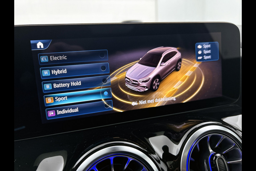 Mercedes-Benz GLA 250 e Business Solution AMG | Premium Plus pakket | Panoramaschuifdak | Kofferdrempel in chroom | Dakrailing | Stuurschakelpaddles | Smartphone Integratie |