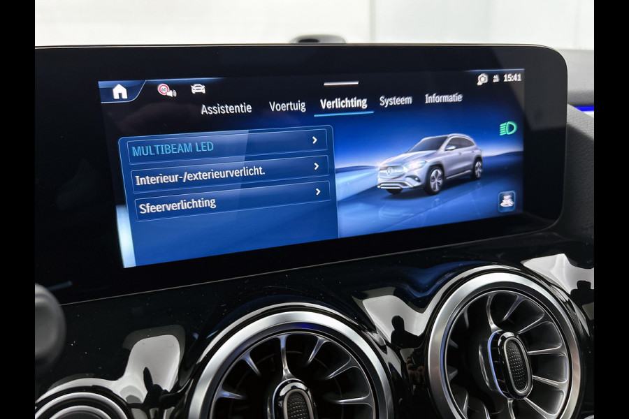 Mercedes-Benz GLA 250 e Business Solution AMG | Premium Plus pakket | Panoramaschuifdak | Kofferdrempel in chroom | Dakrailing | Stuurschakelpaddles | Smartphone Integratie |