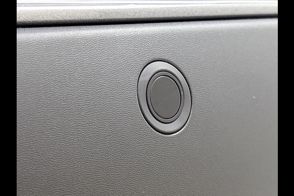 Mercedes-Benz GLA 250 e Business Solution AMG | Premium Plus pakket | Panoramaschuifdak | Kofferdrempel in chroom | Dakrailing | Stuurschakelpaddles | Smartphone Integratie |