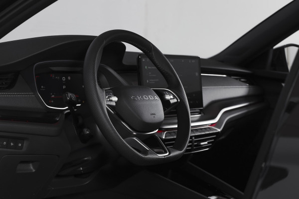 Škoda Octavia Combi 1.5 TSI MHEV 150 PK Sportline Tour | Elek. Trekhaak | Matrix Led | Adapt. Cruise | Winterpakket | 13 inch Navi | Camera | NAV + App. Connect | ECC | Elek. Klep | LM 18" | 1414