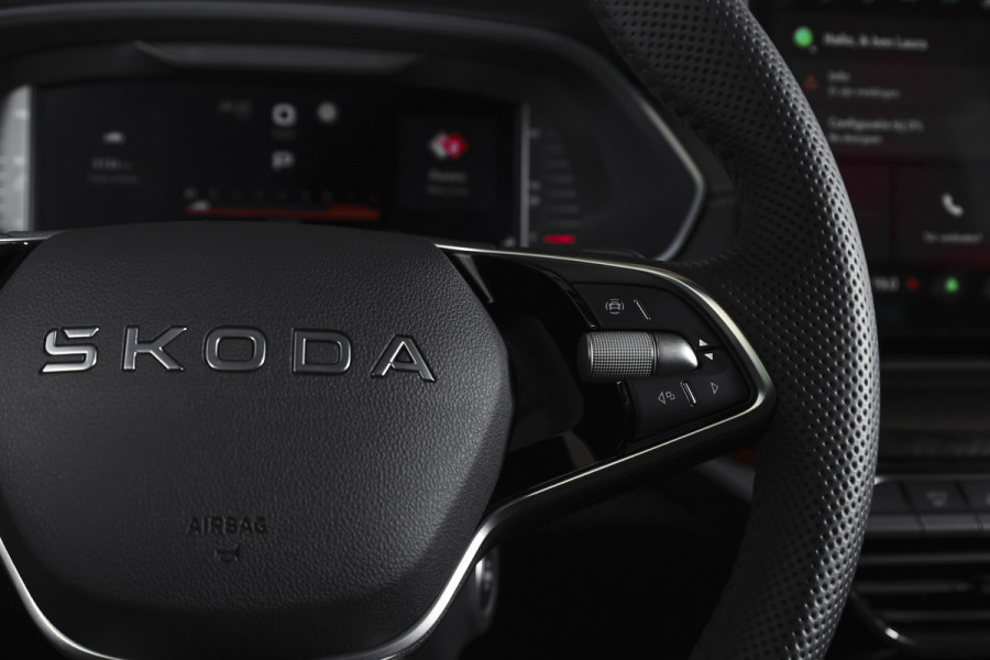 Škoda Octavia Combi 1.5 TSI MHEV 150 PK Sportline Tour | Elek. Trekhaak | Matrix Led | Adapt. Cruise | Winterpakket | 13 inch Navi | Camera | NAV + App. Connect | ECC | Elek. Klep | LM 18" | 1414