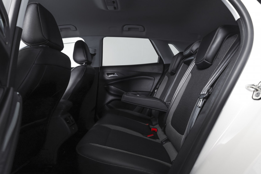 Opel Grandland X 1.2 Turbo 130 PK Innovation Orig. NL | Elek. Klep | Cruise | PDC | Camera | NAV+App. Connect | ECC | LM 18" |