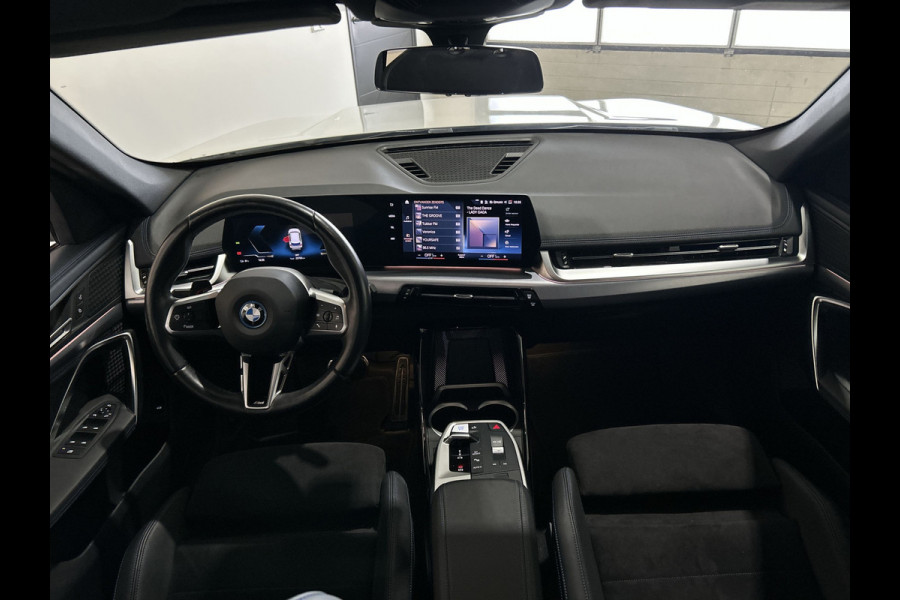 BMW iX1 xDrive30 67 kWh M Sport Edition Sportstoelen Soh (batterijcheck) Waarde 98,3 %