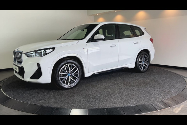 BMW iX1 xDrive30 67 kWh M Sport Edition Sportstoelen Soh (batterijcheck) Waarde 98,3 %