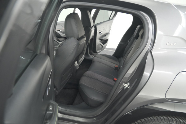 Peugeot 208 PureTech 100 EAT8 GT | Camera | Dodehoekdetectie | Navigatie | Apple Carplay
