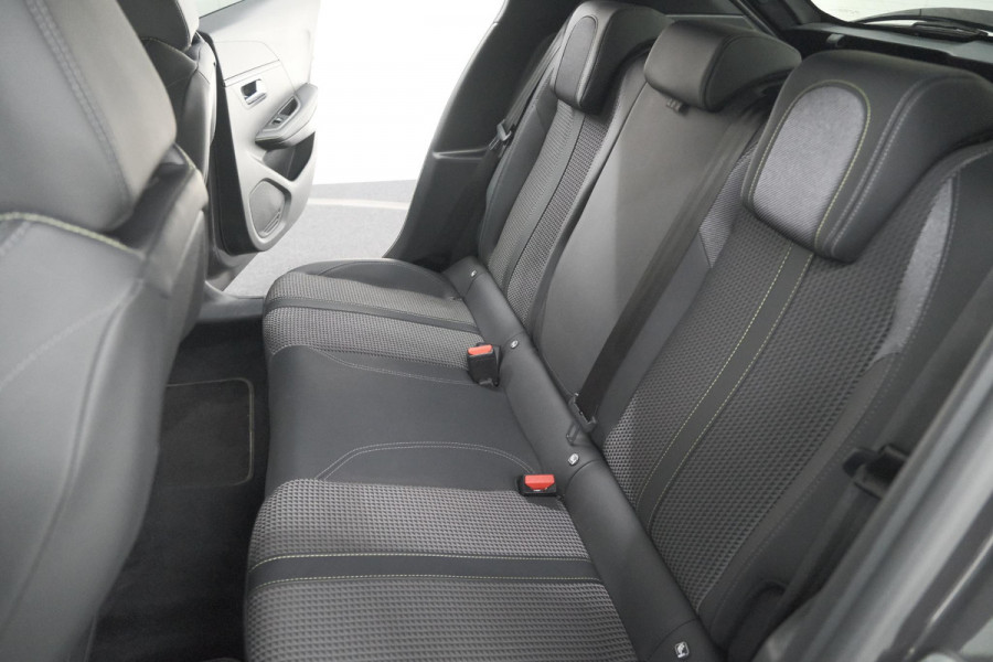 Peugeot 208 PureTech 100 EAT8 GT | Camera | Dodehoekdetectie | Navigatie | Apple Carplay