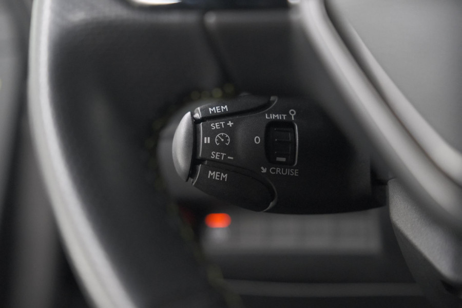 Peugeot 208 PureTech 100 EAT8 GT | Camera | Dodehoekdetectie | Navigatie | Apple Carplay