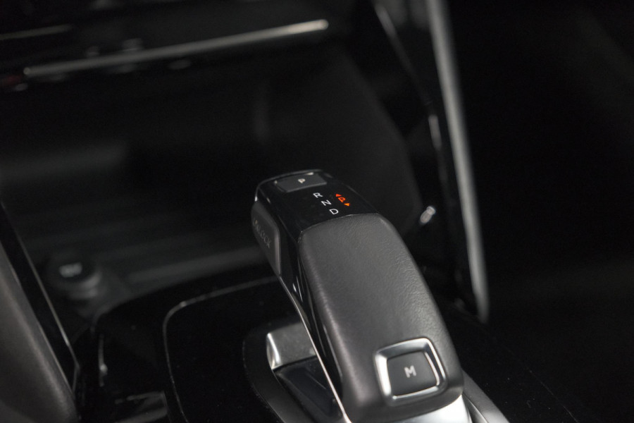 Peugeot 208 PureTech 100 EAT8 GT | Camera | Dodehoekdetectie | Navigatie | Apple Carplay