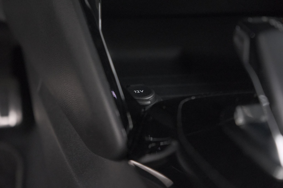 Peugeot 208 PureTech 100 EAT8 GT | Camera | Dodehoekdetectie | Navigatie | Apple Carplay