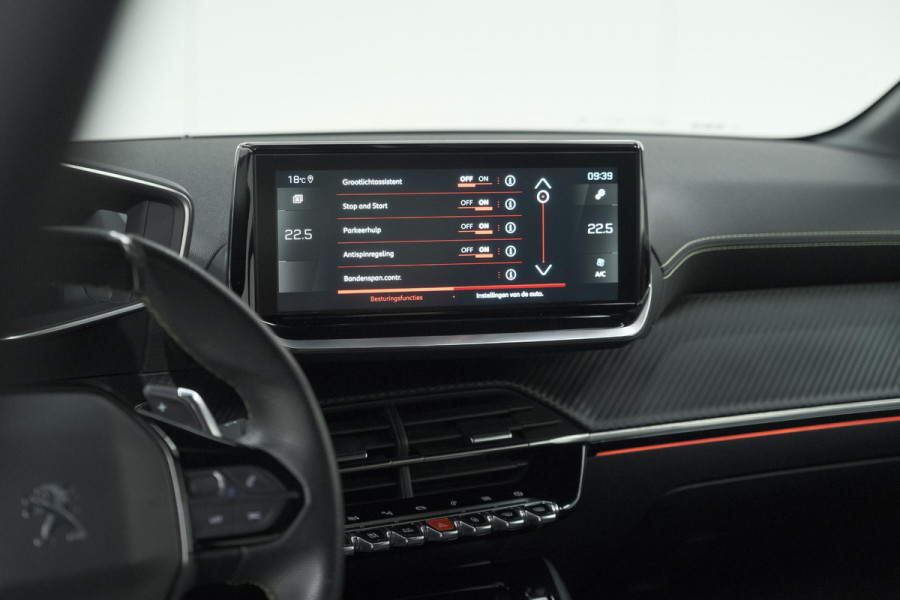 Peugeot 208 PureTech 100 EAT8 GT | Camera | Dodehoekdetectie | Navigatie | Apple Carplay