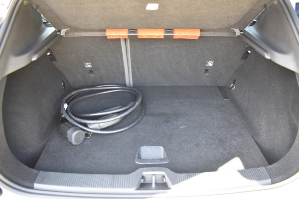 Volvo EX30 Extended Range Plus 69 kWh | Blis | Camera Achter | Elektr. Achterklep | 19'' | PDC V+A