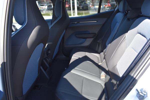 Volvo EX30 Extended Range Plus 69 kWh | Blis | Camera Achter | Elektr. Achterklep | 19'' | PDC V+A