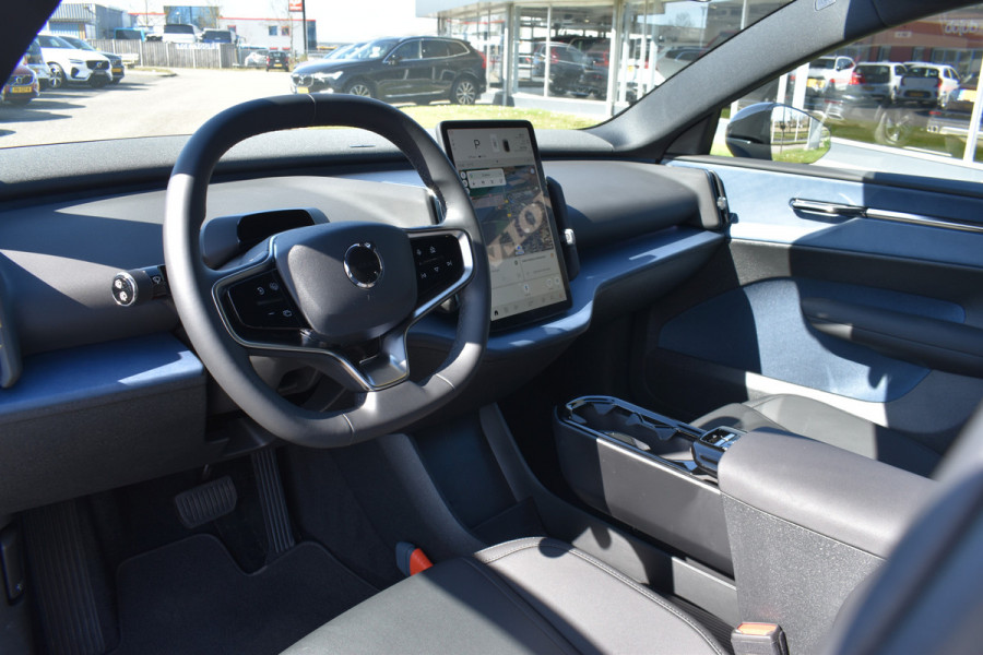 Volvo EX30 Extended Range Plus 69 kWh | Blis | Camera Achter | Elektr. Achterklep | 19'' | PDC V+A