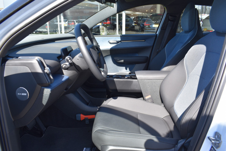 Volvo EX30 Extended Range Plus 69 kWh | Blis | Camera Achter | Elektr. Achterklep | 19'' | PDC V+A