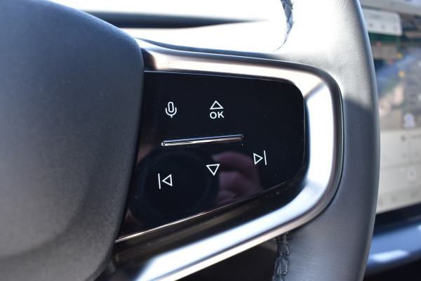 Volvo EX30 Extended Range Plus 69 kWh | Blis | Camera Achter | Elektr. Achterklep | 19'' | PDC V+A