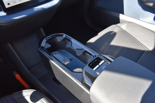 Volvo EX30 Extended Range Plus 69 kWh | Blis | Camera Achter | Elektr. Achterklep | 19'' | PDC V+A