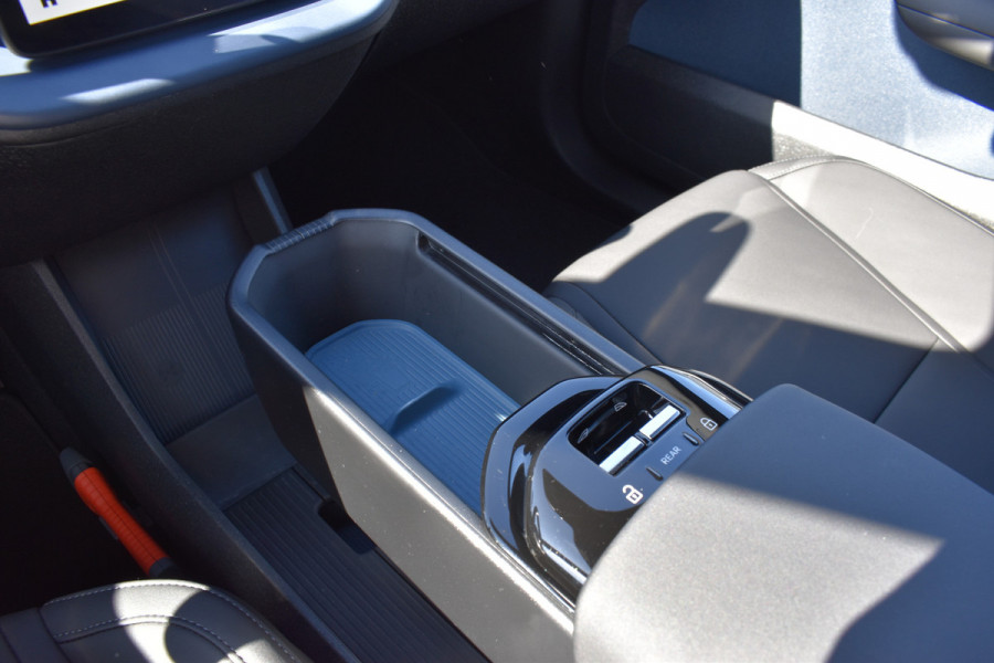 Volvo EX30 Extended Range Plus 69 kWh | Blis | Camera Achter | Elektr. Achterklep | 19'' | PDC V+A