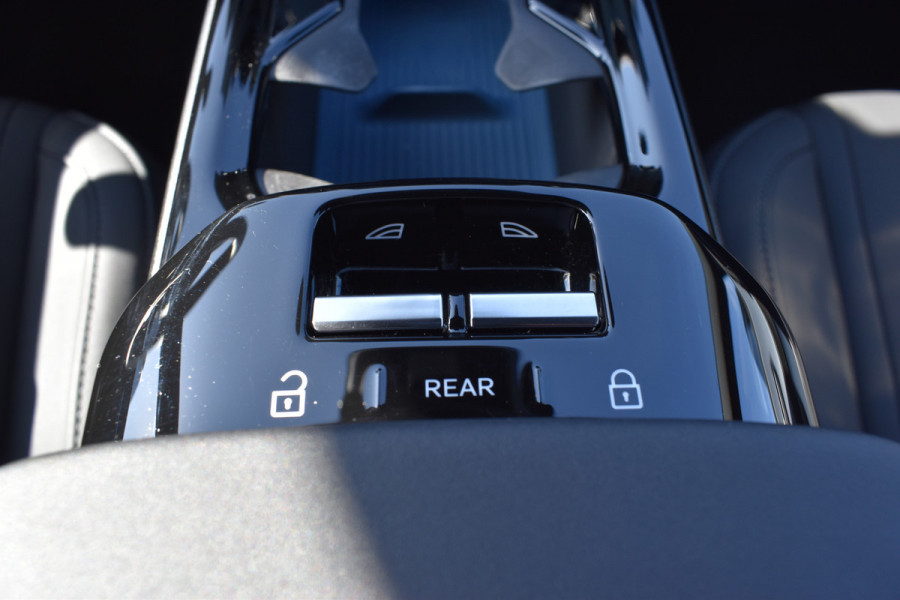 Volvo EX30 Extended Range Plus 69 kWh | Blis | Camera Achter | Elektr. Achterklep | 19'' | PDC V+A