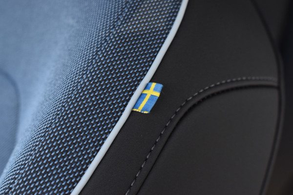 Volvo EX30 Extended Range Plus 69 kWh | Blis | Camera Achter | Elektr. Achterklep | 19'' | PDC V+A