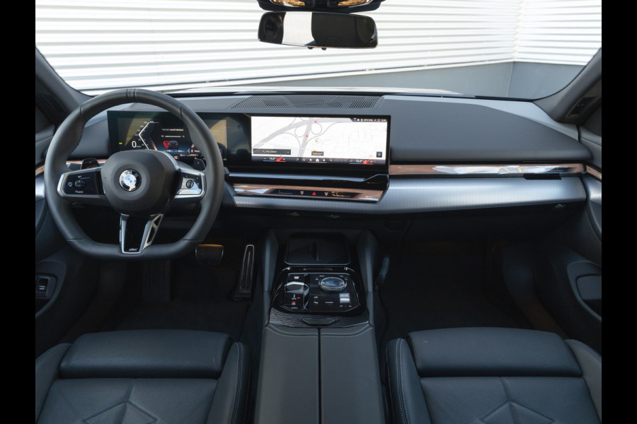 BMW 5 Serie Touring 540d xDrive M-Sport - Individual Leder - Memoryzetels - Driving Assistant