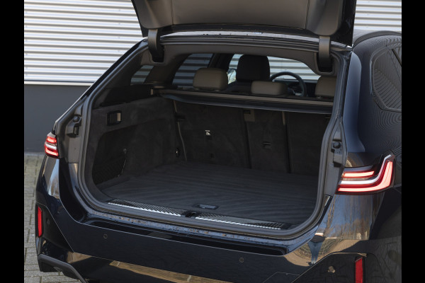 BMW 5 Serie Touring 540d xDrive M-Sport - Individual Leder - Memoryzetels - Driving Assistant