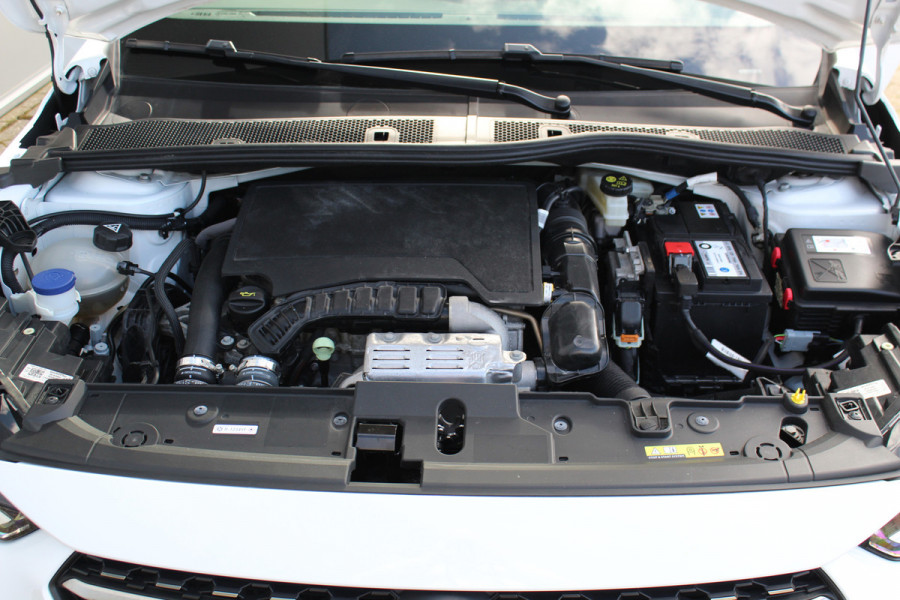 Opel Corsa 1.2-100pk Turbo GS Line. Erg mooie sportieve wagen, slechts 23.500 ! Panoramadak, Lane- en side assist, Telefoonvoorb., Cruise Cntrl, LED verl., PDC v+a, LM wielen, Climate Control,  Navigatie by Apple/Android, Stoel- en stuurwiel verwarming etc.