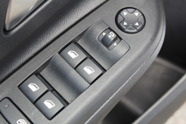 Opel Corsa 1.2-100pk Turbo GS Line. Erg mooie sportieve wagen, slechts 23.500 ! Panoramadak, Lane- en side assist, Telefoonvoorb., Cruise Cntrl, LED verl., PDC v+a, LM wielen, Climate Control,  Navigatie by Apple/Android, Stoel- en stuurwiel verwarming etc.