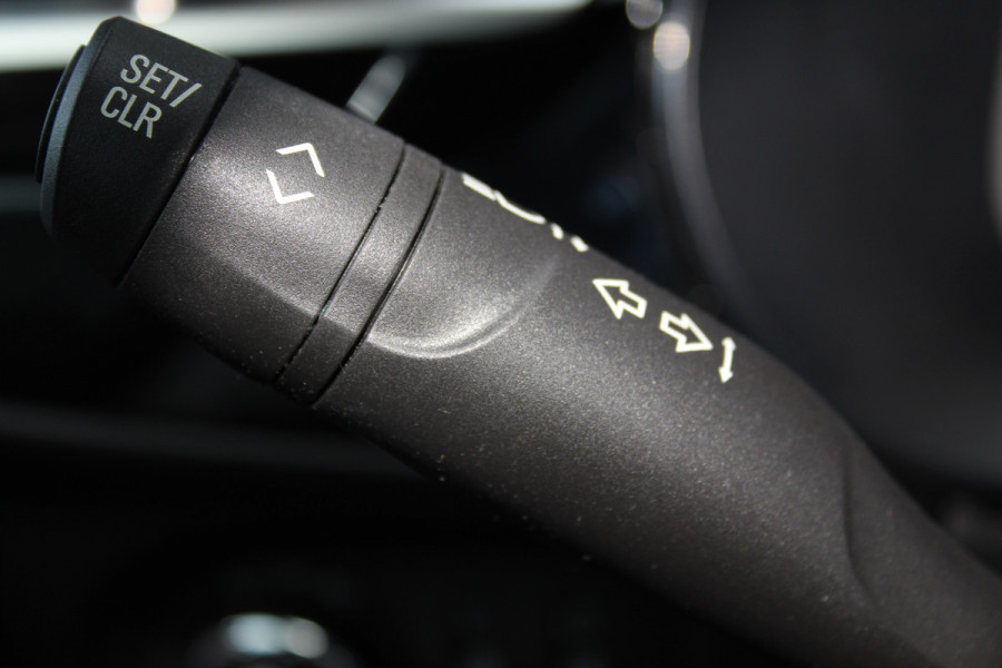 Opel Corsa 1.2-100pk Turbo GS Line. Erg mooie sportieve wagen, slechts 23.500 ! Panoramadak, Lane- en side assist, Telefoonvoorb., Cruise Cntrl, LED verl., PDC v+a, LM wielen, Climate Control,  Navigatie by Apple/Android, Stoel- en stuurwiel verwarming etc.