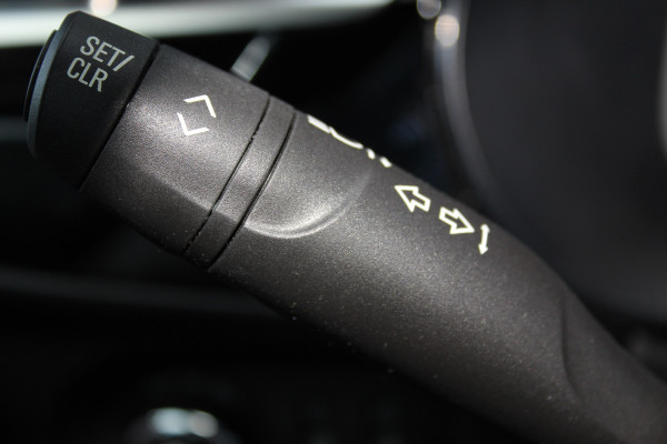 Opel Corsa 1.2-100pk Turbo GS Line. Erg mooie sportieve wagen, slechts 23.500 ! Panoramadak, Lane- en side assist, Telefoonvoorb., Cruise Cntrl, LED verl., PDC v+a, LM wielen, Climate Control,  Navigatie by Apple/Android, Stoel- en stuurwiel verwarming etc.